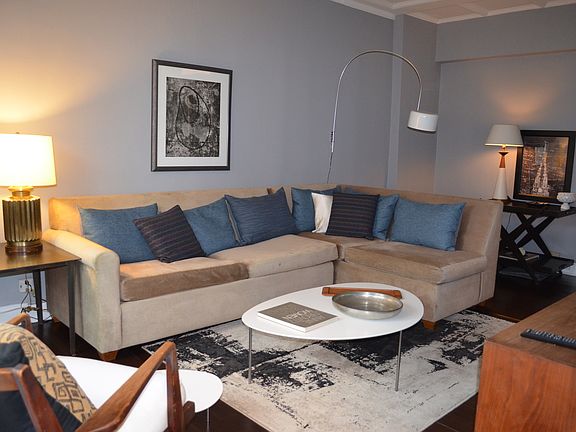 5th image of 1211 N La Salle St #1601