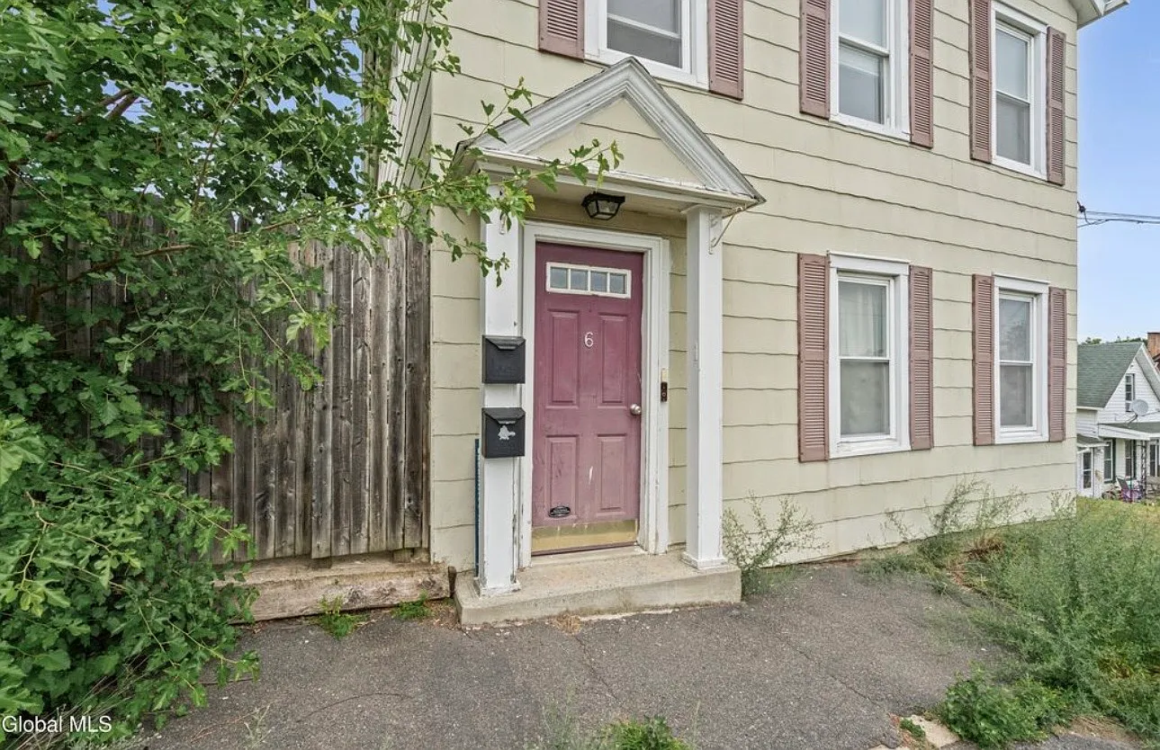 3 bed, 970 sqft, $1,495 — Photo 2