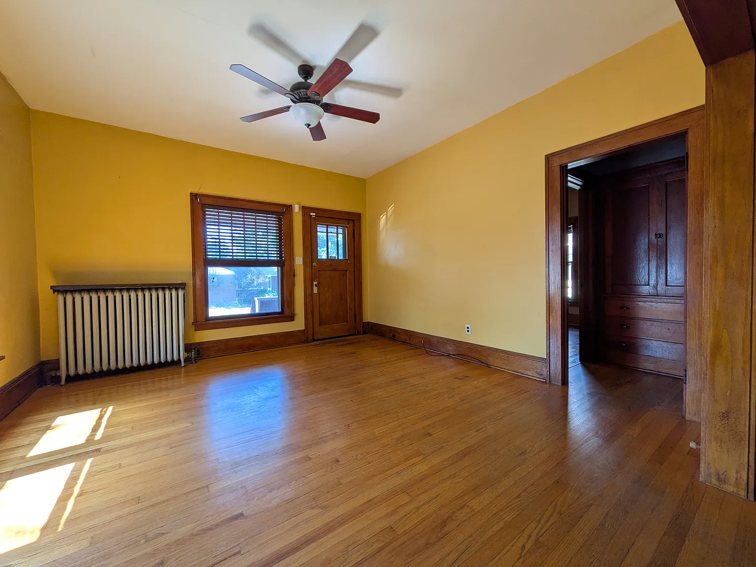 2 bed, 1036 sqft, $1,600 — Photo 2
