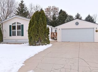610 Rose Dr, Faribault, MN 55021