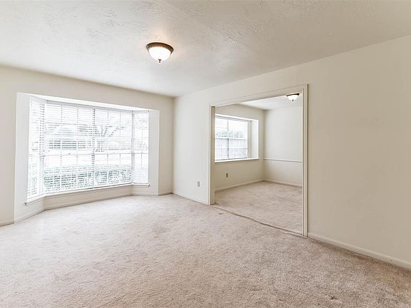 5th image of 11815 Westmere Dr