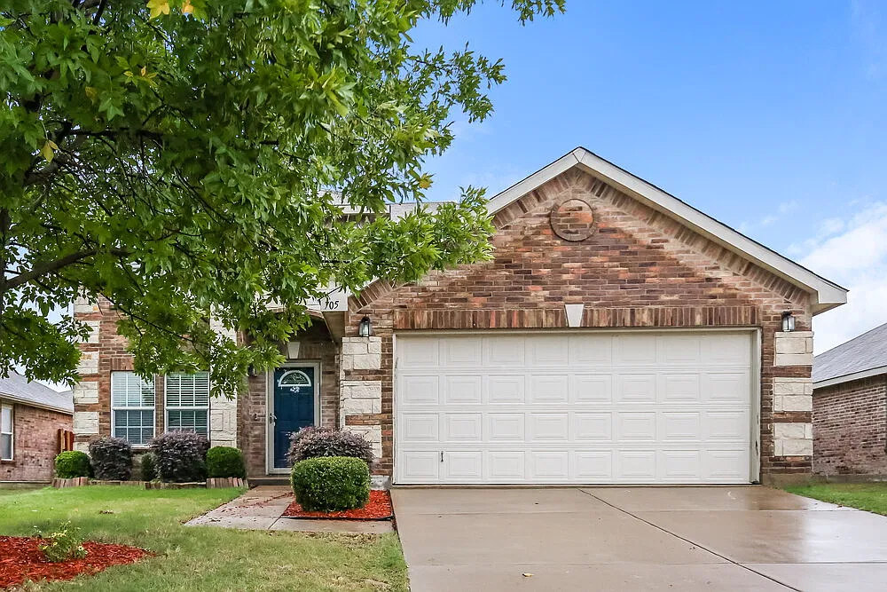 4 bed, 2.5 bath, 2690 sqft, $2,655 — Photo 1