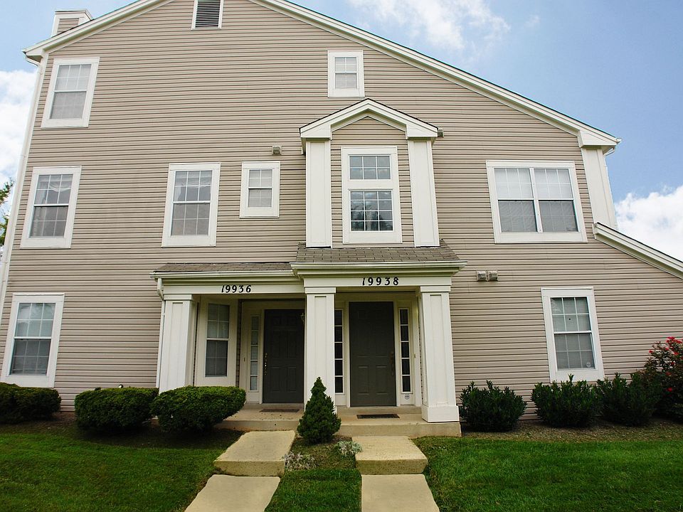 3-Level Condo w/ Garage