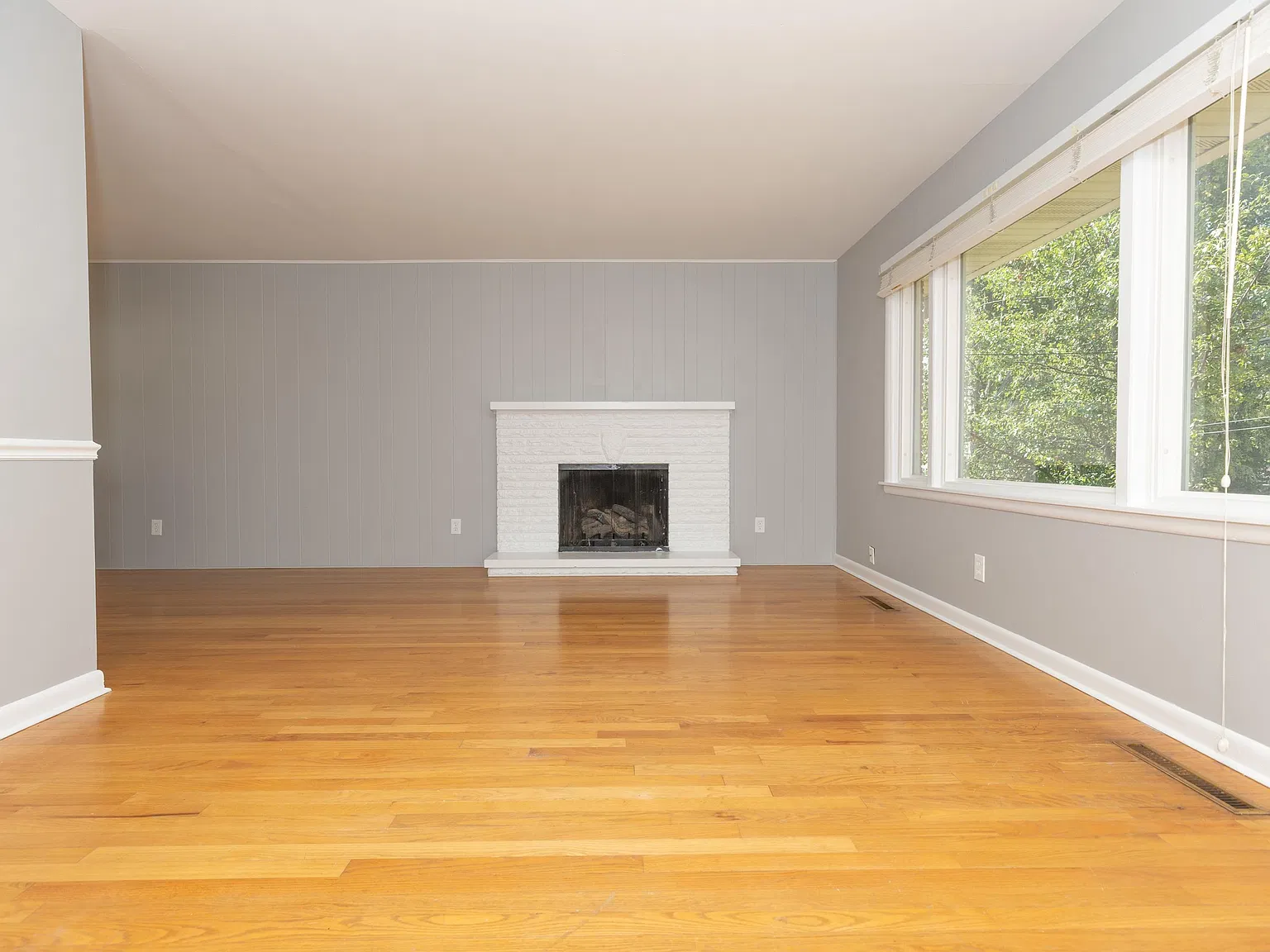 3 bed, 1.5 bath, 1492 sqft, $1,800 — Photo 4