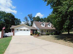 2nd image of 615 Gloria Ln