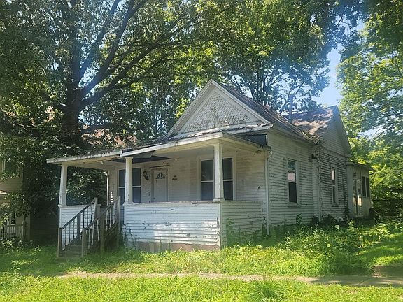 2nd image of 611 N Locust St