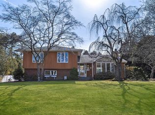 1 Country Ridge Dr, Rye Brook, NY 10573