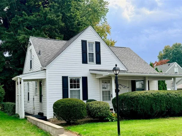 204 Seneca Dr, New Kensington, PA 15068