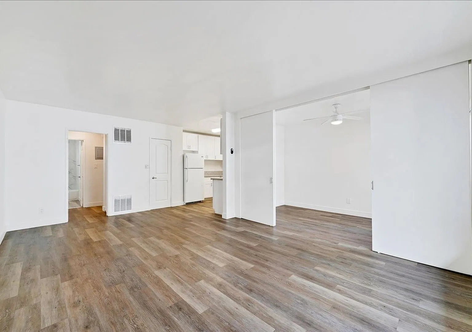 Beautiful One Bedroom + Private Den Located In The Heart of Baldwin Village! — Photo 1