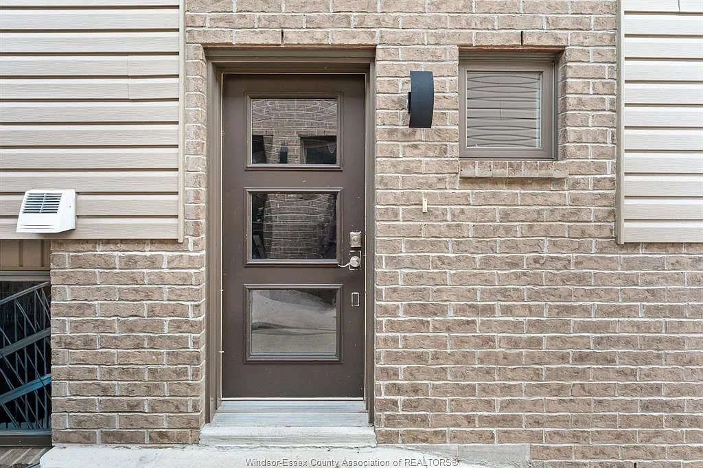 3 bed, $2,000 — Photo 4