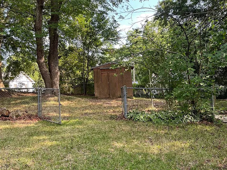 811 W Elm St — Photo 26