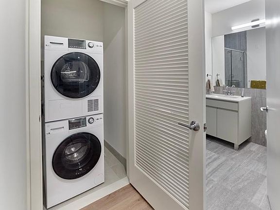3rd image of 238 Saint Pauls Ave #502