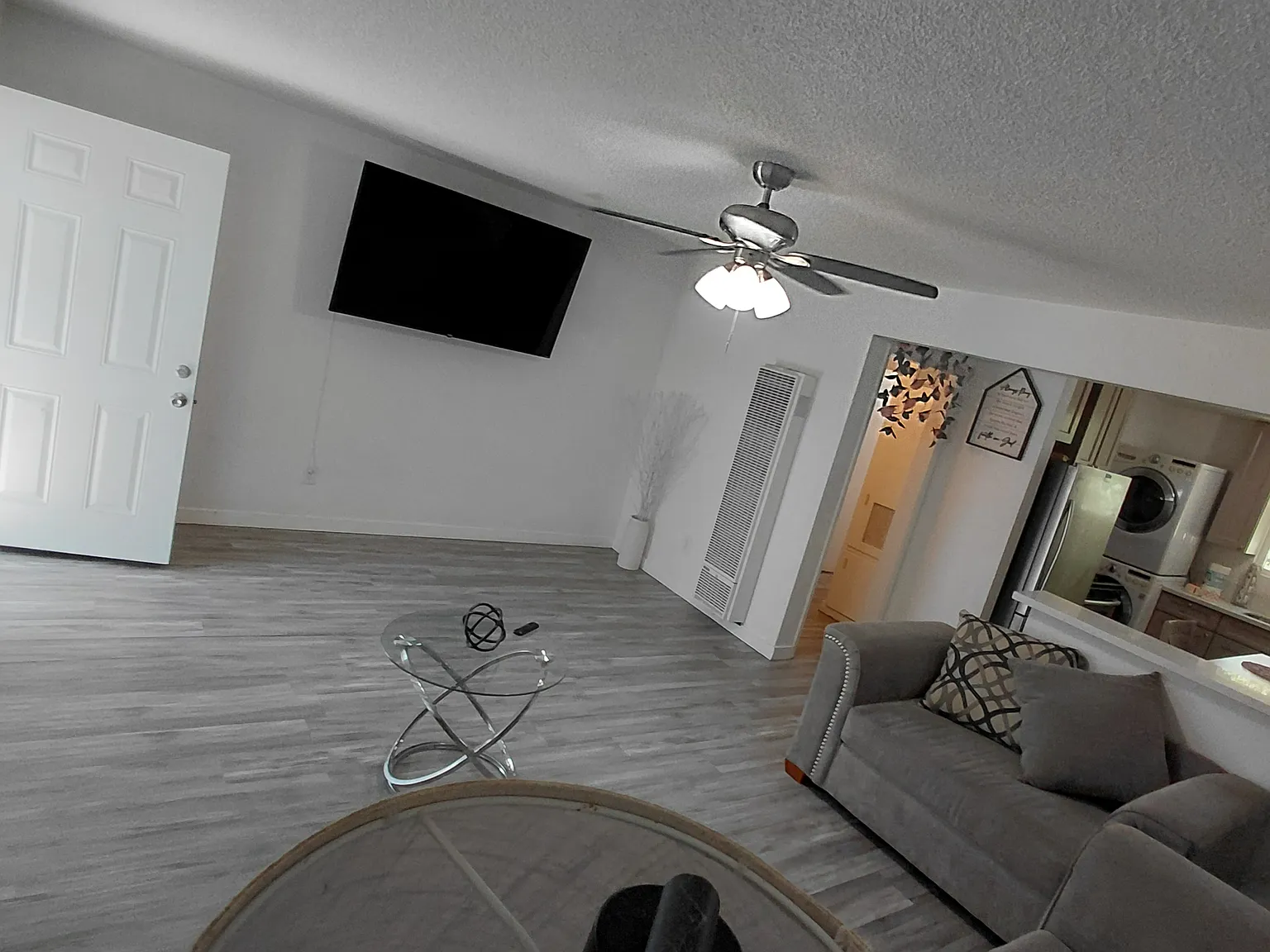 2 bed, 960 sqft, $3,000 — Photo 2