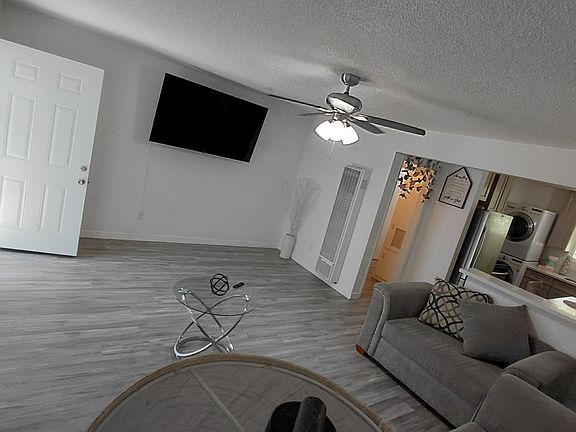 2nd image of 4824 1/4 E Live Oak St