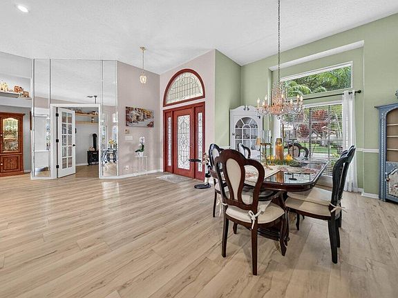 5th image of 913 SW LIGHTHOUSE Drive