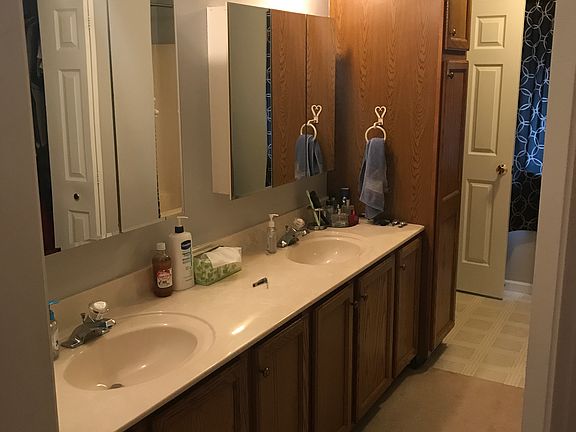 5th image of 208 W 1st Ave