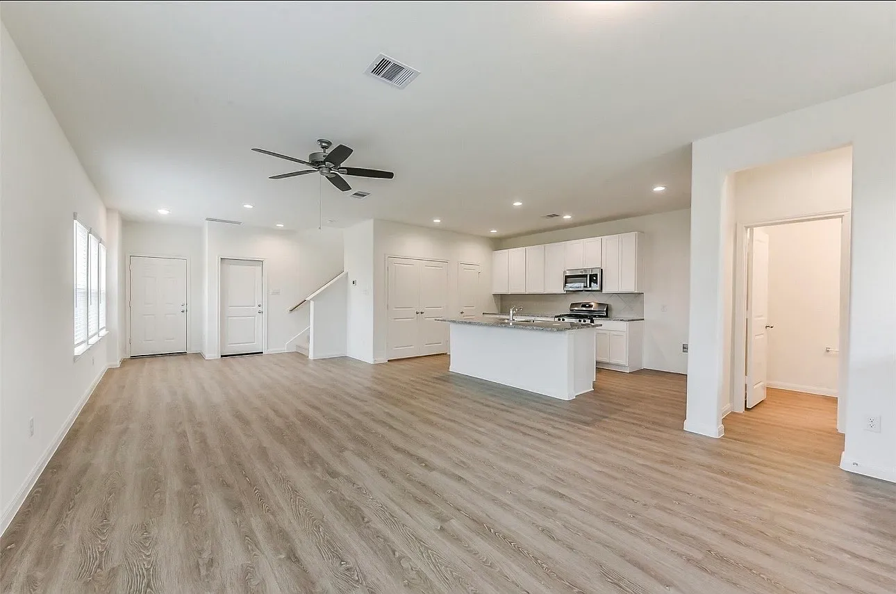 3 bed, 2.5 bath, 1485 sqft, $2,200 — Photo 4
