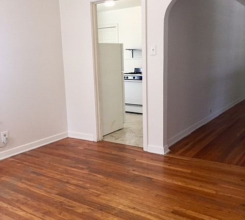 5th image of 109 W Oakview Pl APT 2
