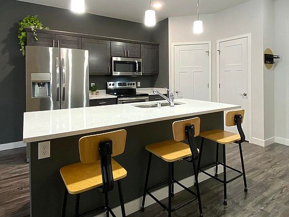 3rd image of 1601 N Windsor Ave #108