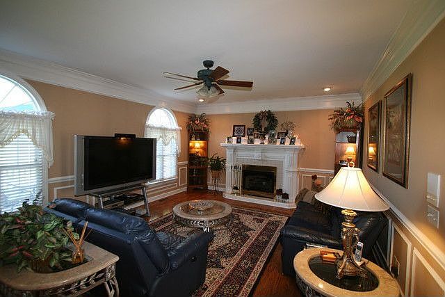 2nd image of 212 Sandy Point Dr