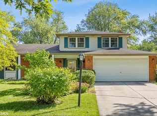 2237 Strawberry Ln, Glenview, IL 60026