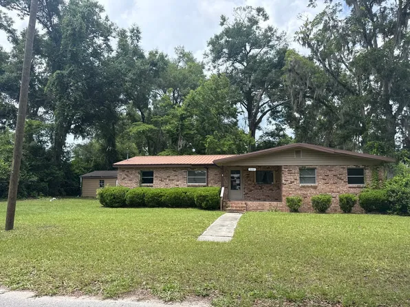 608 Savannah St NW, Branford, FL 32008