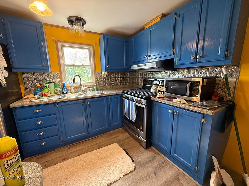 3rd image of 50 W Starbuck Lane