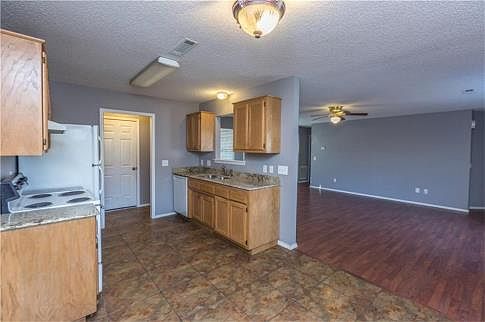 5th image of 2604 Ravenswood