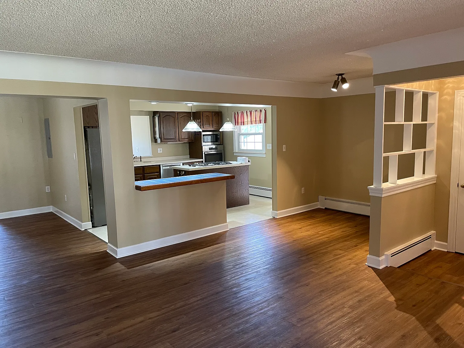 2 bed, 2500 sqft, $2,500 — Photo 3