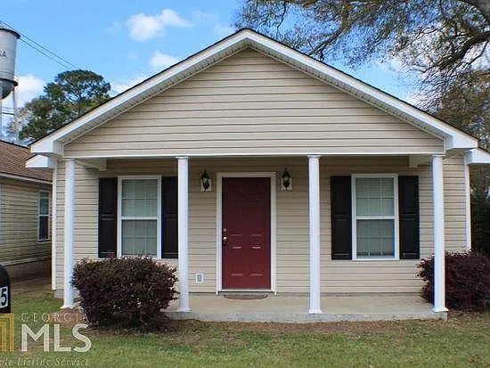 3 bed, 1100 sqft, $1,081 — Photo 1