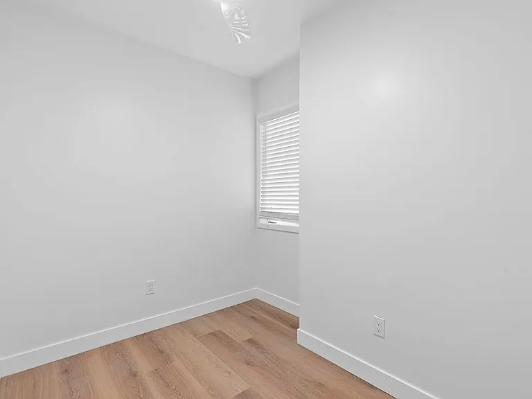 526 Lime Avenue — Photo 46