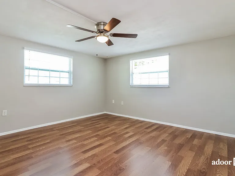 5226 Sparrow Dr — Photo 8