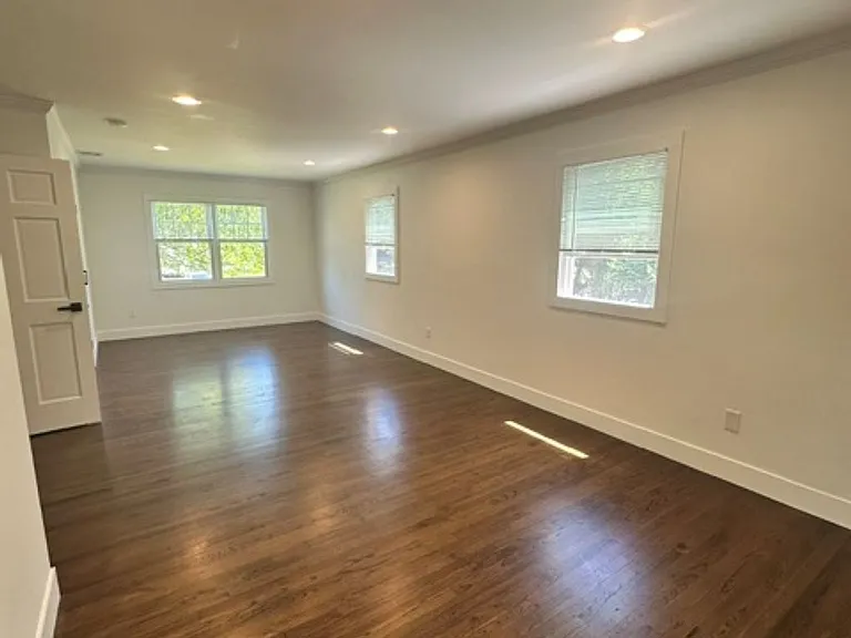 405 Saltaire Way — Photo 8