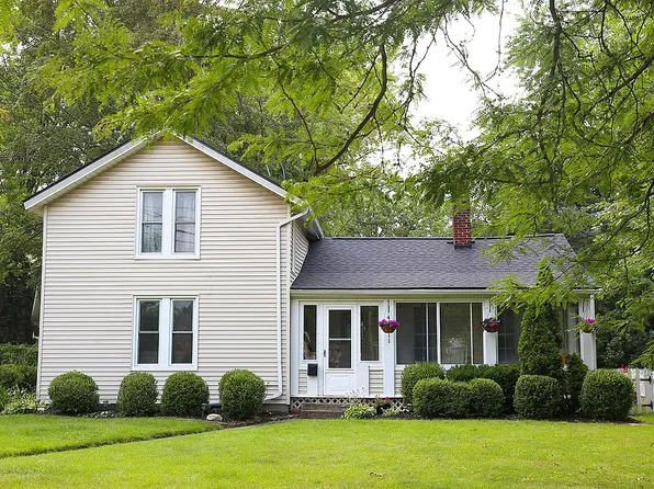 44711 Davis Dr, Utica, MI 48317