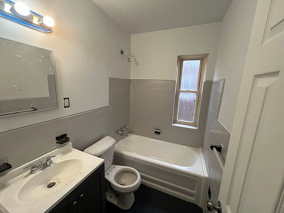 5th image of 11851 College St