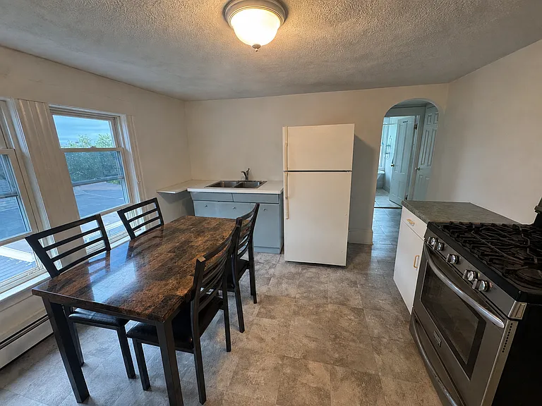 40 Seafoam Ave #2 — Photo 2