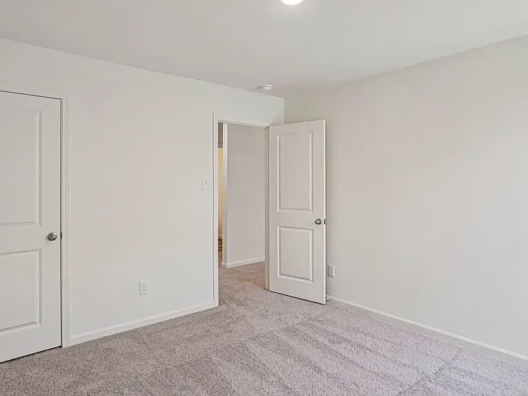 400 Portsmouth Dr — Photo 13