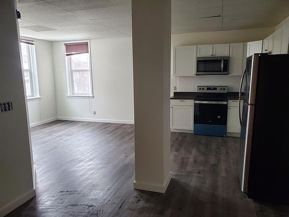 3rd image of 17 W Lamme St #206