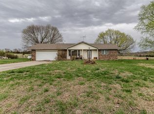 25989 Oakdale Dr, Lebanon, MO 65536