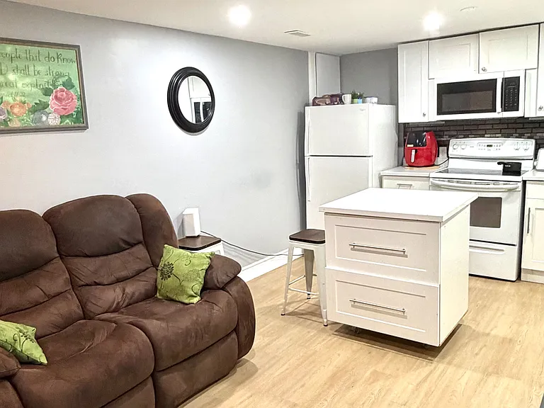 237 Homestead Cres #BASEMENT — Photo 7