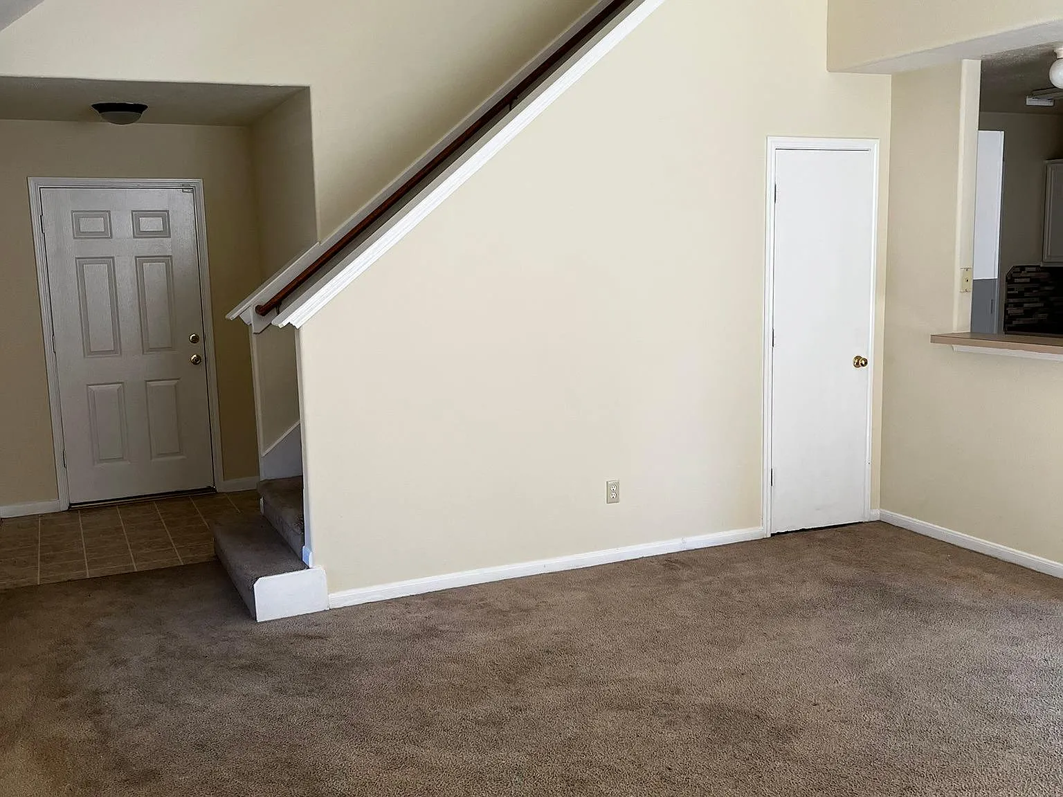 3 bed, 2.5 bath, 1751 sqft, $1,995 — Photo 2