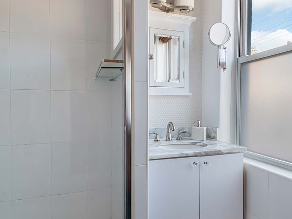 4th image of 400 E 59th St APT 6E