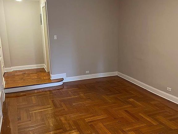 4th image of 140 E 52nd St APT 3C