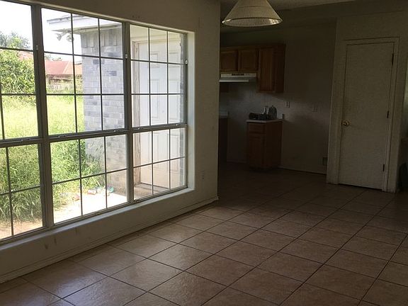 3rd image of 2614 Honolulu Dr