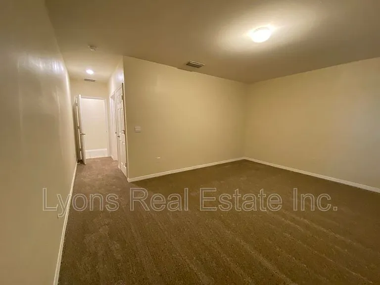 111 NW 9th St — Photo 15