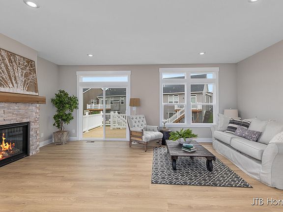 3rd image of 6598 Timber Crest Dr NE
