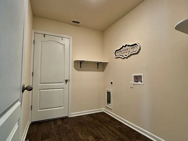 2427 Falling Star Ln — Photo 10