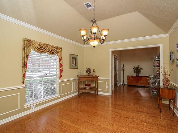 Crown molding, chair rail & picture frame molding make this large dining room feel extra special. And, the tray ceiling makes the space extra spacious!