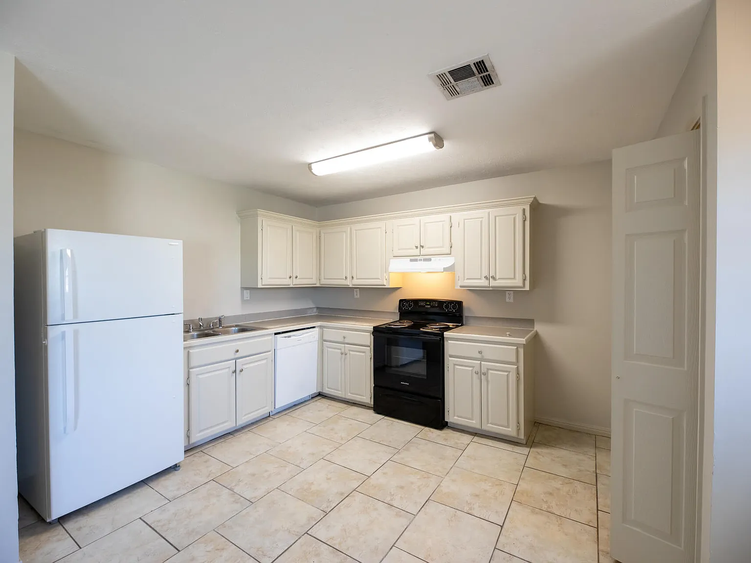 3 bed, 2.0 bath, 1100 sqft, $995 — Photo 3