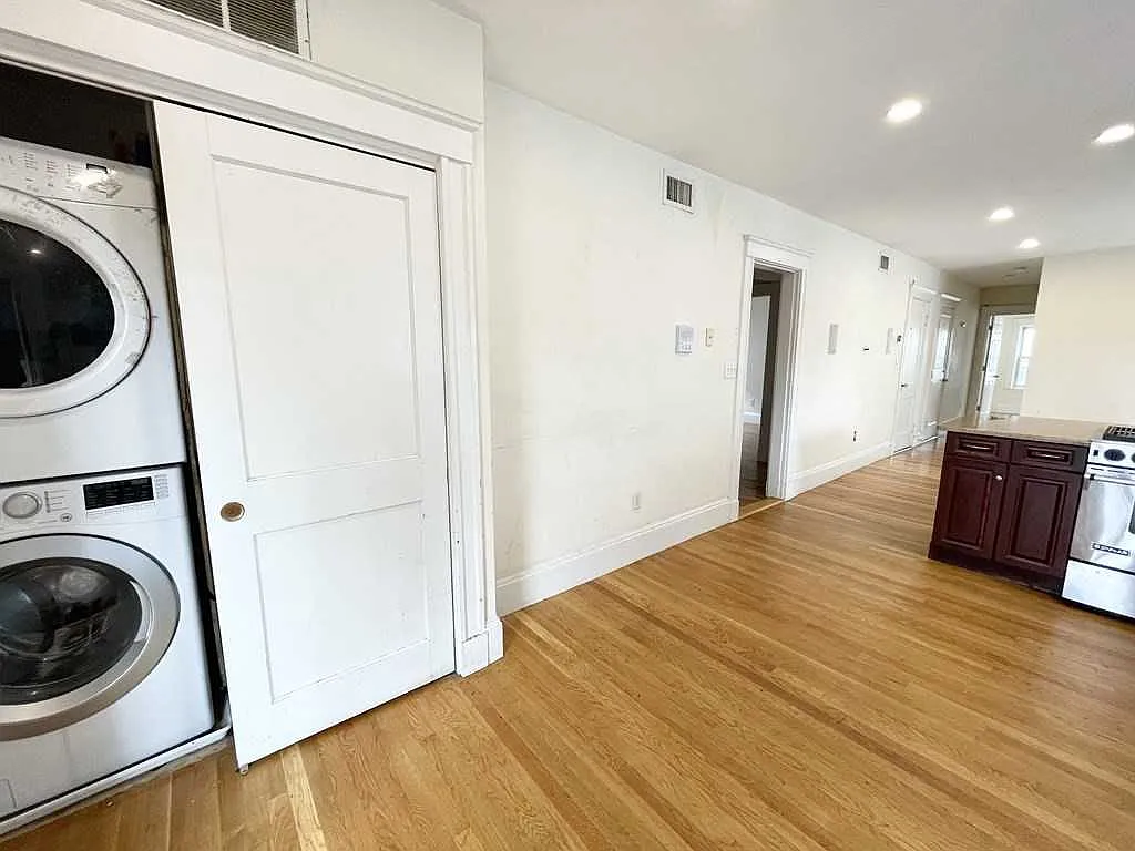4 bed, $6,800 — Photo 3